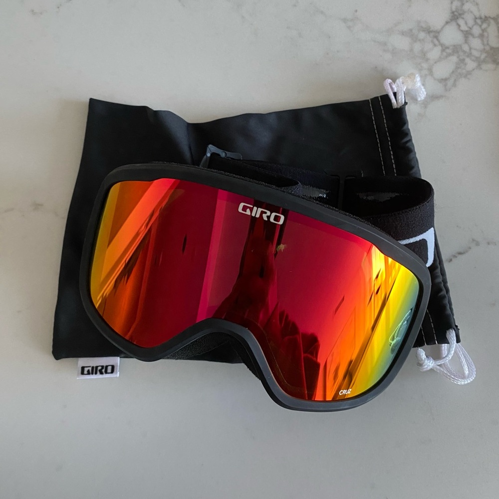 Giro unisex Cruz goggles, Amber scarlet lens. In like new condition!